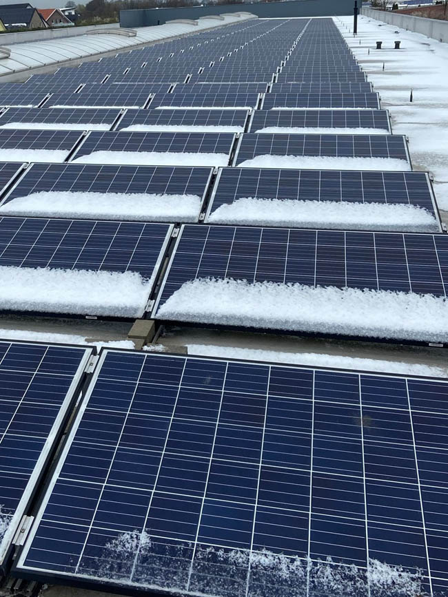 Photovoltaikanlage im Winter